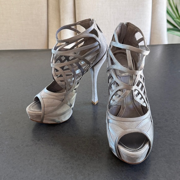 🎉HOST PICK🎉 Christian DIOR Circles Silver Heels - Picture 2 of 10